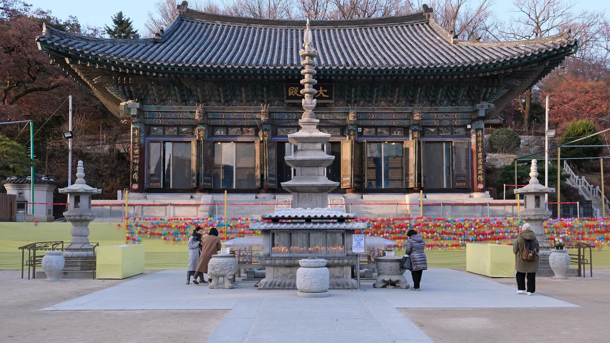 Daewoongjeon Hall at Bongeunsa Temple in Seoul.